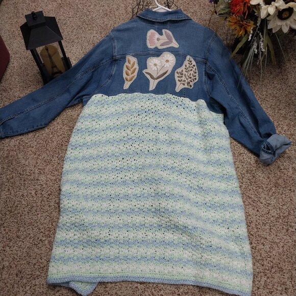 3757 Size 4/2X Upcycled Torrid Jean Tunic with Crochet Trim and Appluque Flowers - Picture 6 of 9